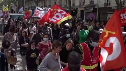 Des manifestations contre l’extrême droite ont eu lieu partout en France, samedi 16 avril. Dans d’autres cortèges, les militants avaient un seul mot d’ordre : ni Marine Le Pen, ni Emmanuel Macron pour le second tour de l’élection présidentielle. (franceinfo)