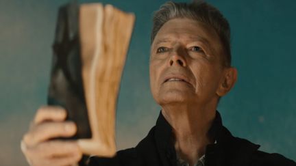 David Bowie dans le clip de "Blackstar".
 (saisie ecran)