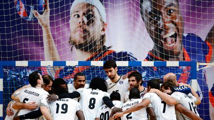 Les joueurs de Montpellier lors du match contre le PSG Handball, le 30 septembre 2012. (FRANCK FIFE / AFP)