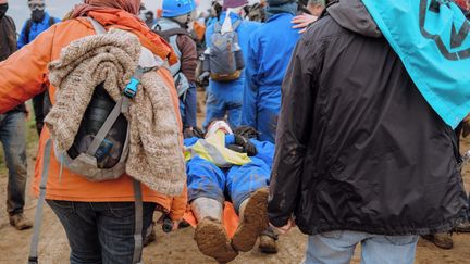 Les organisateurs dénoncent des entraves de la part des forces de l'ordre pour ralentir l'intervention des secours. (MAYLIS ROLLAND / HANS LUCAS)