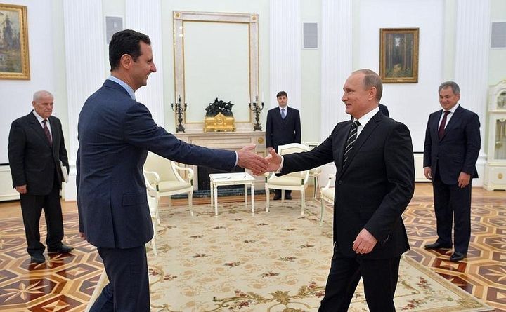 Le président syrien, Bachar al-Assad, reçu au Kremlin par le président russe, Vladimir Poutine, le 21 octobre 2015 à Moscou. (Pool/Kremlin Press Office/Anadolu Agency )