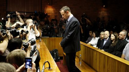 L'athl&egrave;te sud-africain Oscar Pistorius au tribunal de Pretoria (Afrique du Sud), le 22 f&eacute;vrier 2013. (MIKE HUTCHINGS / REUTERS)