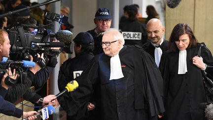  (Me Frédérique Beaulieue, Richard Malka et Henri Leclerc, les trois avocats de DSK au procès du Carlton à Lille © MaxPPP)