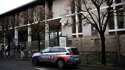 Le lycée Guillaume Apollinaire à Thiais (Val-de-Marne), le 16 janvier 2023.&nbsp; (CHRISTOPHE ARCHAMBAULT / AFP)