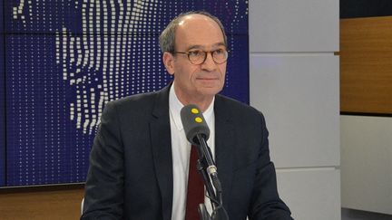 Éric Woerth, député de l'Oise et président de la Commission des finances de l'Assemblée nationale, sur le plateau de franceinfo, en décembre 2017.&nbsp; (JEAN-CHRISTOPHE BOURDILLAT / FRANCE-INFO)