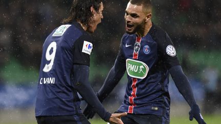 Edinson Cavani et Layvin Kurzawa.  (PHILIPPE DESMAZES / AFP)