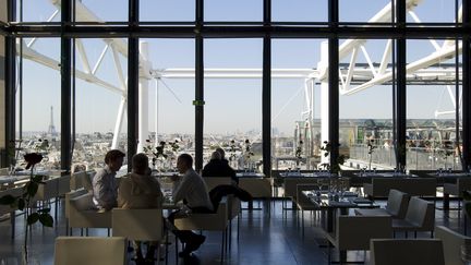 Le restaurant Georges, du groupe Costes, au Centre Pompidou, &agrave; Paris. (RIEGER BERTRAND / HEMIS.FR / AFP)