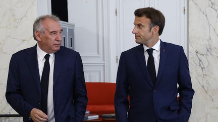 François Bayrou, le président du Modem, et Emmanuel Macron, le chef de l'Etat,&nbsp;à l'Elysée, le 21 juin 2022. (LUDOVIC MARIN / POOL)