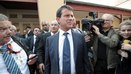 Le ministre de l'Int&eacute;rieur, Manuel Valls, apr&egrave;s les obs&egrave;ques de Jean Kahn, ancien pr&eacute;sident du Crif, le 20 ao&ucirc;t 2013 &agrave; Strasbourg (Bas-Rhin). (FREDERICK FLORIN / AFP)