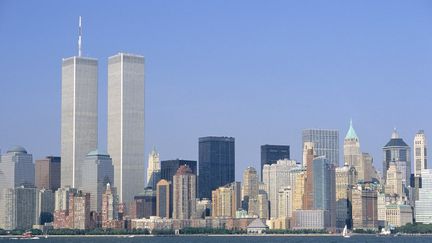 Les tours jumelles du World Trade Center, à New York, avant l'attaque terroriste du 11 septembre 2001. (SOBERKA RICHARD / AFP)