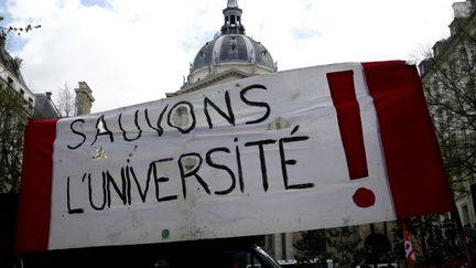 Une banderole devant l'université de la Sorbonne, le 10 avril 2018 à Paris. (AFP)