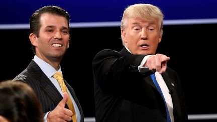 Donald Trump et son fils, Donald Trump Jr, lors d'un débat, le 26 septembre 2016, à Hempstead, dans l'Etat de New York (Etats-Unis).&nbsp; (MIKE SEGAR / REUTERS)