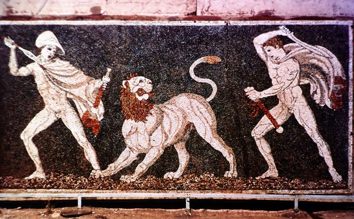 Alexandre le Grand et son compagnon Hephaestion, dans une mosaïque diu 4e siècle avant JC, du Palais Royal de Pella, cité antique de Macédoine.
 (Ann Ronan Picture Library / Photo12)