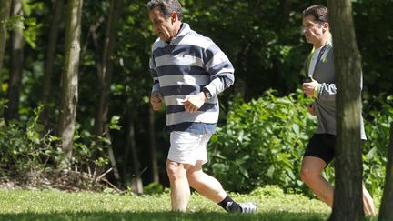 Pendant ce temps-l&agrave;, l'ancien pr&eacute;sident de la R&eacute;publique Nicolas Sarkozy fait son jogging... (THOMAS SAMSON / AFP)