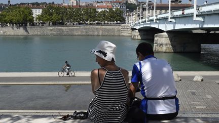 Le thermom&egrave;tre atteint &agrave; 40&deg;C &agrave; Lyon (Rh&ocirc;ne), le 7 ao&ucirc;t 2015.&nbsp; (PHILIPPE DESMAZES / AFP)