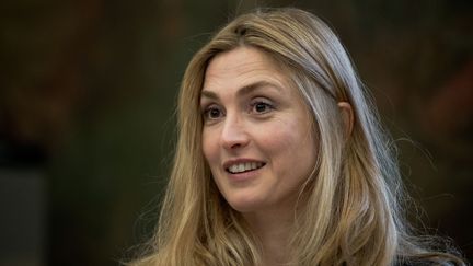 Julie Gayet lors d'une exposition photos &agrave; Paris, le 24 mars 2015. (NICOLAS MESSYASZ / SIPA)