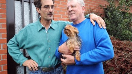 Le 1er couple pacsé de France, Dominique Dekens (G) et Francis Adamski, (2009) (AFP/Denis Charlet)