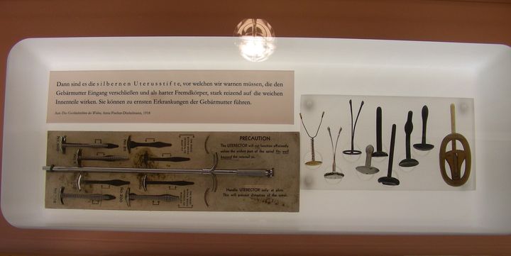 Exemples de diverses broches utérines exposées au Musée de la contraception et de l'avortement à Vienne, en Autriche. (MUVS, VIENNA)