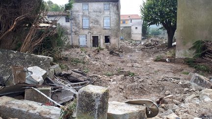 Le village de Villegailhenc, quatre jours après les inondations, le 19 octobre 2018. (VANESSA MARGUET / RADIOFRANCE)