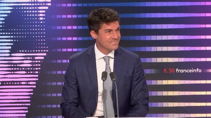 Aurélien Pradié, député du Lot, secrétaire général des Républicains, était mardi 2 août l’invité du 8h30 franceinfo. (FRANCEINFO / RADIOFRANCE)