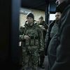 The head of the Ukrainian armed forces, Oleksandr Syrsky, visits soldiers on the front line, in a photo released by kyiv on February 14, 2024. (UKRAINIAN ARMED FORCES / AFP)