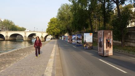 Les berges accueillent une exposition sur le réchauffement climatique,&nbsp;"Cap sur la COP 22". (RADIO FRANCE / Benjamin Illy)