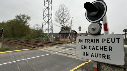 La ville de Pontorson dans la Manche rend hommage au pompier volontaire tué par un train en sauvant une femme