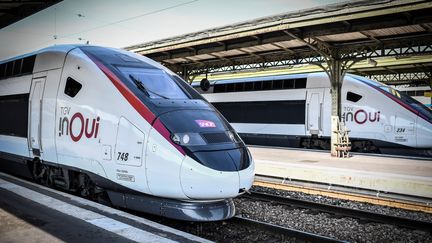 Un TGV à Paris, le 20 septembre 2018. (STEPHANE DE SAKUTIN / AFP)