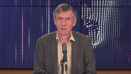 Le professeur Éric Caumes,&nbsp;chef du service des maladies infectieuses à l'hôpital de la Pitié-Salpêtrière à Paris, était l'invité du "8h30&nbsp;franceinfo", jeudi 13&nbsp;août 2020. (FRANCEINFO / RADIOFRANCE)