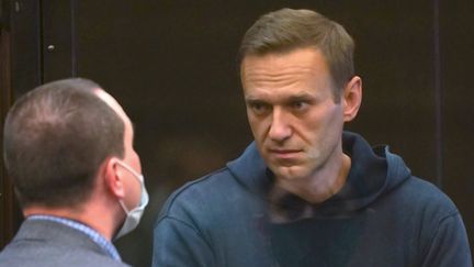 Alexeï Navalny, l'opposant russe à Vladimir Poutine, est décédé en prison le 16 février dernier. Une enquête du média d'investigation The Insider, révélée le 1er octobre, affirme qu'il a été empoisonné. (France 2)