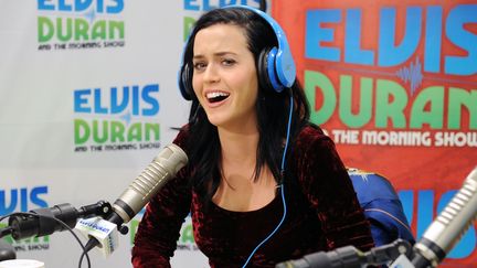 La chanteuse am&eacute;ricaine Katy Perry, le 12 ao&ucirc;t 2013, &agrave; New York City, lors d'une &eacute;mission de radio dans les studios de la station Z100. (CRAIG BARRITT / GETTY IMAGES NORTH AMERICA / AFP)