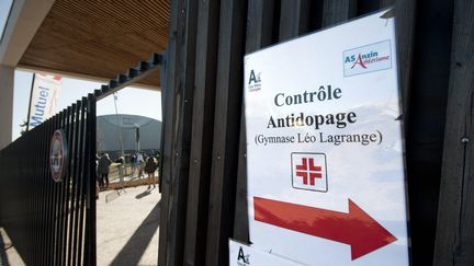 Panneau indiquant un contrôle antidopage. (SEBASTIEN JARRY / MAXPPP)