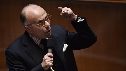 Le ministre de l'Intérieur s'exprime à propos des réfugiés de Calais à l'Assemblée nationale, le 28 septembre 2016. (CHRISTOPHE ARCHAMBAULT / AFP)