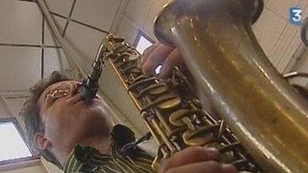 Le festival De bouche à oreille se prépare au marché, avec le Savaty Orkestar
 (Culturebox)