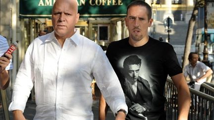 Franck Ribéry (à droite) avant sa garde à vue le 20/07/10 (AFP Bertrand Guay)