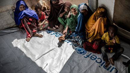 Chris Print, hydrologue au sein de la FAO et spécialiste des cours d'eaux somaliens, déclare à l’AFP&nbsp;: "L'ironie, c'est que ce sont les pays pauvres qui sont les plus susceptibles d'être affectés par la crise climatique. (…) Des catastrophes répétées affaiblissent la résilience. Les victimes du climat n'ont pas le temps de reconstruire leur maison et leurs stocks de nourriture avant que le prochain événement météorologique extrême ne frappe. Un défi aggravé par le conflit en Somalie."&nbsp; &nbsp; &nbsp; (LUIS TATO / AFP)