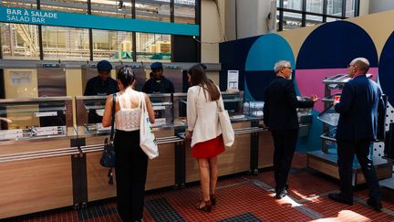 Le restaurant du Village Olympique, à Saint-Denis (Seine-Saint-Denis), lors d'un test le 25 juin 2024. (DIMITAR DILKOFF / AFP)