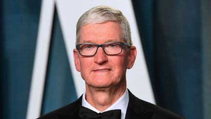 Le patron d'Apple, Tim Cook, le 7 mars 2022, lors d'une cérémonie en Californie (Etats-Unis).
 (PATRICK T. FALLON / AFP)