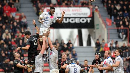 Fulgence Ouedraogo plane sur Toulouse (REMY GABALDA / AFP)