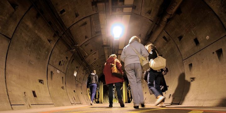 Visiteurs dans le tunnel sous la Manche (14 septembre 2013)
 (Philippe Huguen / AFP)