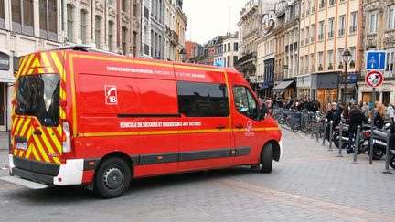 Un véhicule des pompiers du Nord dans les rues de Lille (Photo d'illustration). (SEBASTIEN JARRY / MAXPPP)