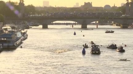 Paris 2024 : un 10 km en eau libre dans un décor idyllique (Franceinfo)