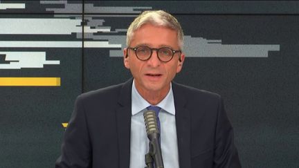 Jean-François Achilli présente les informés de franceinfo. (FRANCEINFO)