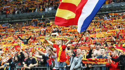 &nbsp; (Malgré la situation sportive et financière délicate de leur club, les supporters lensois continuent de soutenir leur équipe © MaxPPP)