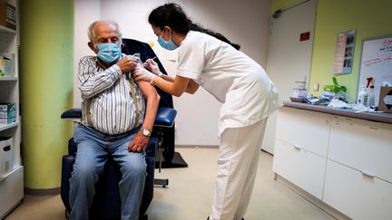 Royaume-Uni : bilan, neuf jours après le lancement de la campagne de vaccination