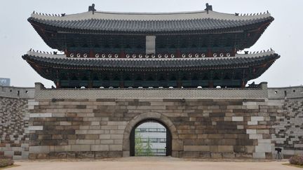 A Séoul, la porte Sungnyemun, monument national, a été restaurée (avril 2013)
 (Kim Jae-Hwan / AFP)