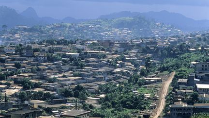 A Yaound&eacute;, la capitale de Cameroun, le stade&nbsp;Ahmadou Ahidjo est r&eacute;put&eacute; hant&eacute;. (YVAN TRAVERT / PHOTONONSTOP / AFP)