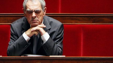 Comme 20 autres députés socialistes, Henri Emmanuelli a été réélu, les yeux fermés, dès le 1er tour. (PATRICK KOVARIK / AFP)