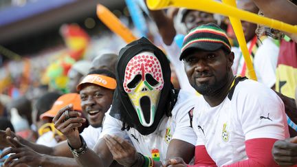 LE SUPPORTER CIN&Eacute;PHILE. Certains supporters, comme ce Ghan&eacute;en,&nbsp;revisitent les classiques du cin&eacute;ma aux couleurs de leur pays... (STEPHANE DE SAKUTIN / AFP)