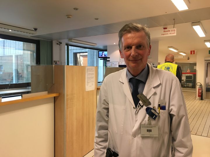 Christian Melot,&nbsp;chef du service des urgences de l'hôpital Erasme de Bruxelles, mardi 22 mars 2016. (F. MAGNENOU / FRANCETV INFO)